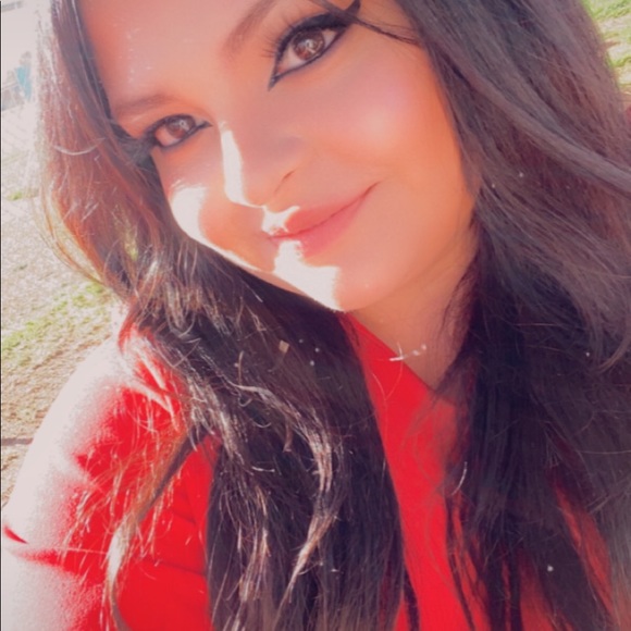 Meet your Posher, Carishma - Picture 2 of 2